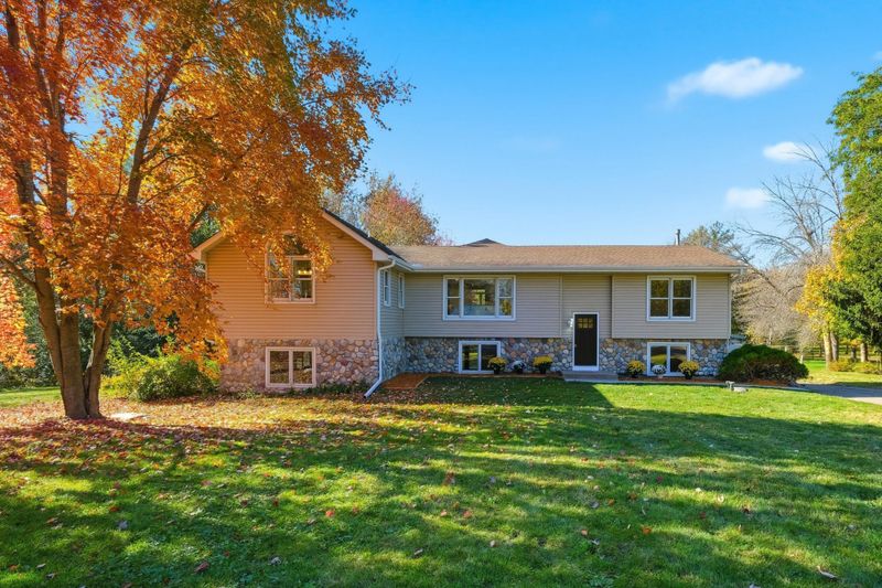 2087 S Lakeshore Dr, Maple Plain, MN 55359