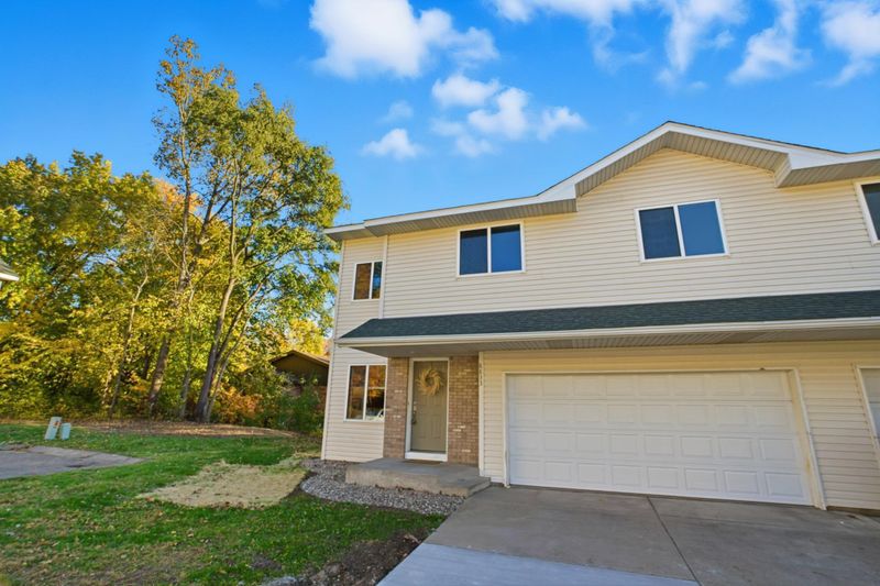8833 Walnut Pl, Rockford, MN 55373