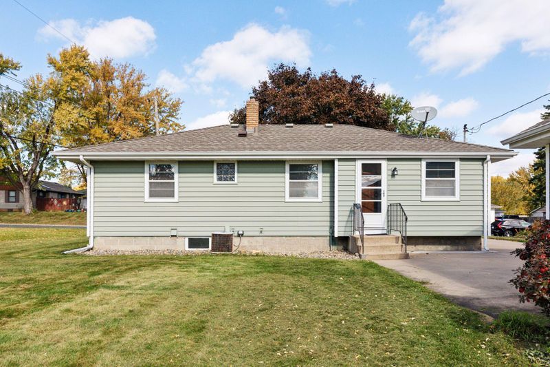 1076 Mckee St, Eagan, MN 55121