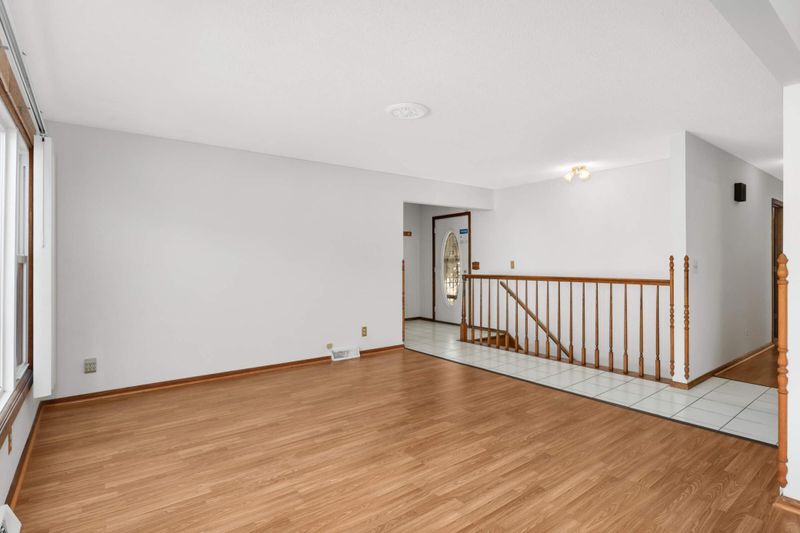 1025 Summerfield Dr, Northfield, MN 55057
