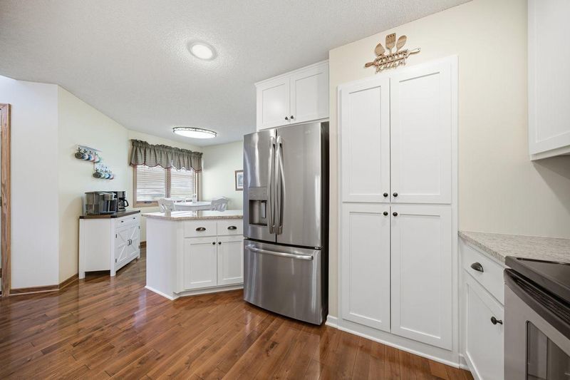 14393 Embassy Way, Apple Valley, MN 55124
