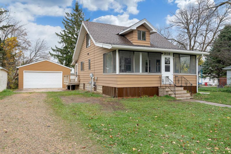 909 6th Ave SE, Austin, MN 55912