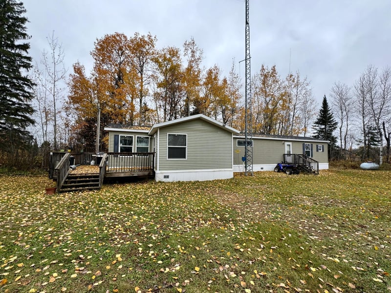 67261 Kirkwood Dr, Warroad, MN 56763