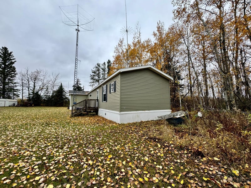 67261 Kirkwood Dr, Warroad, MN 56763