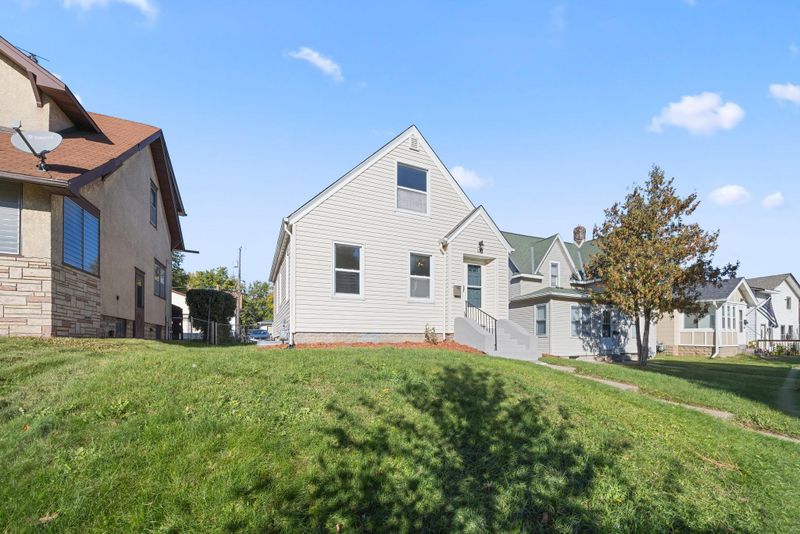 1087 Jenks Ave, Saint Paul, MN 55106