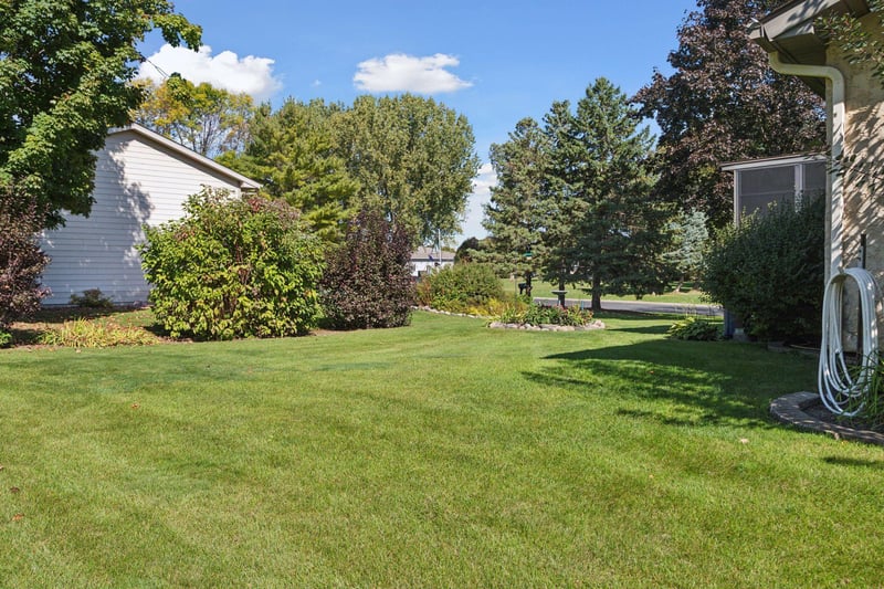 8860 Hilltop Dr, Saint Bonifacius, MN 55375