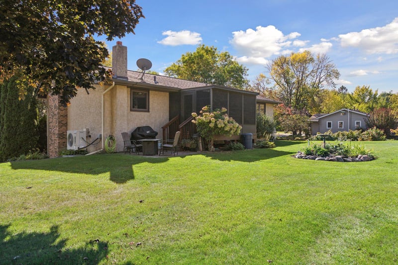 8860 Hilltop Dr, Saint Bonifacius, MN 55375