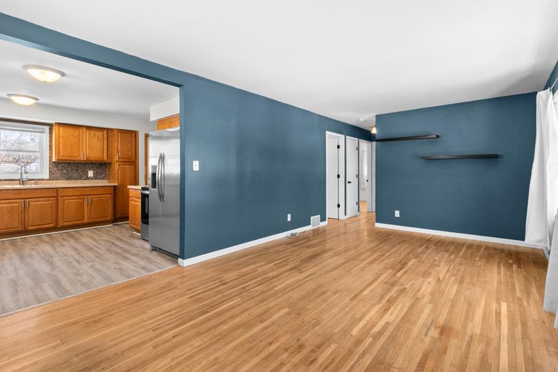 305 Greystone Ave N, Oakdale, MN 55128
