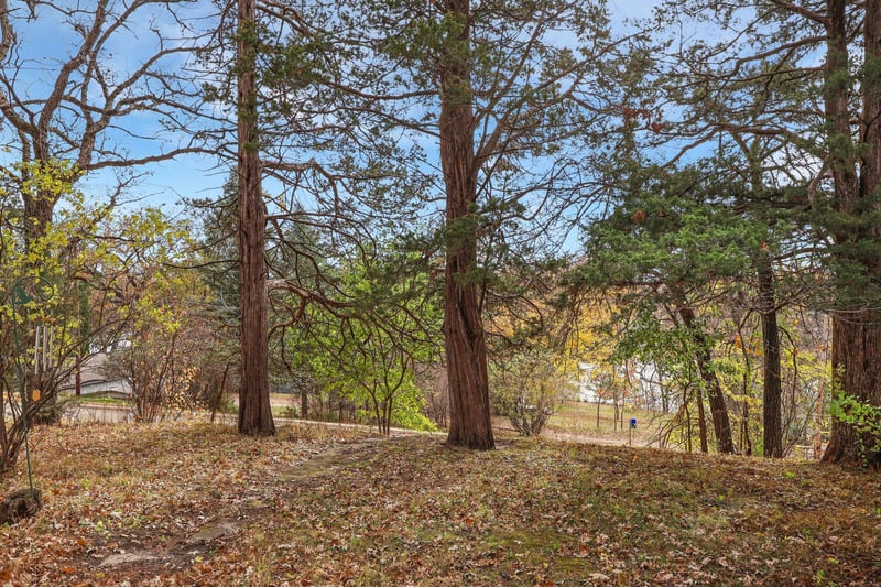 305 1st Ave SE, New London, MN 56273