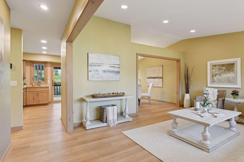19139 Maple Leaf Dr, Eden Prairie, MN 55346