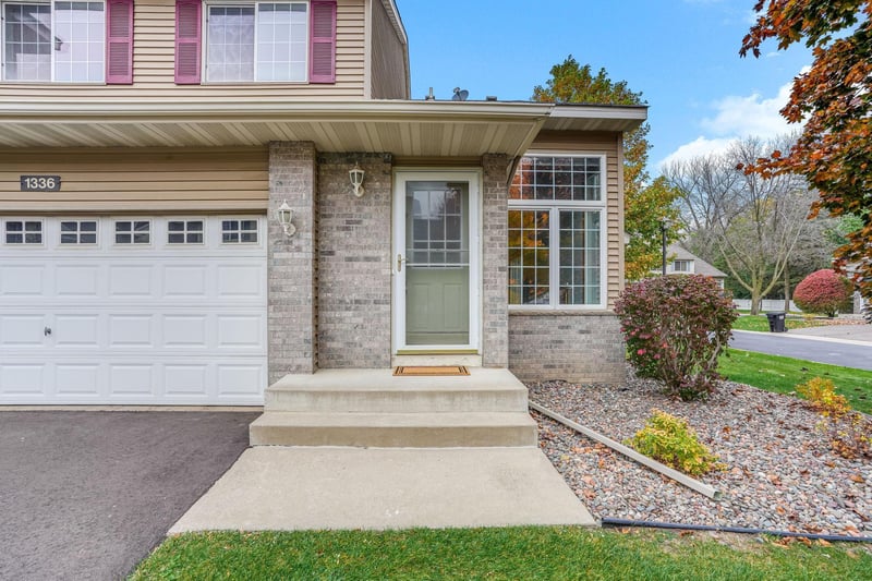 1336 Crown Oaks Dr, Spring Lake Park, MN 55432