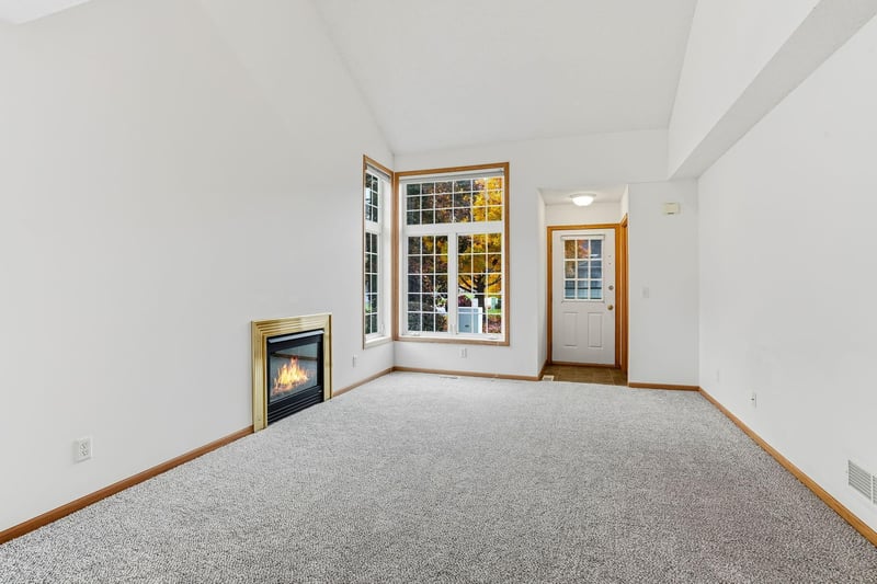 1336 Crown Oaks Dr, Spring Lake Park, MN 55432