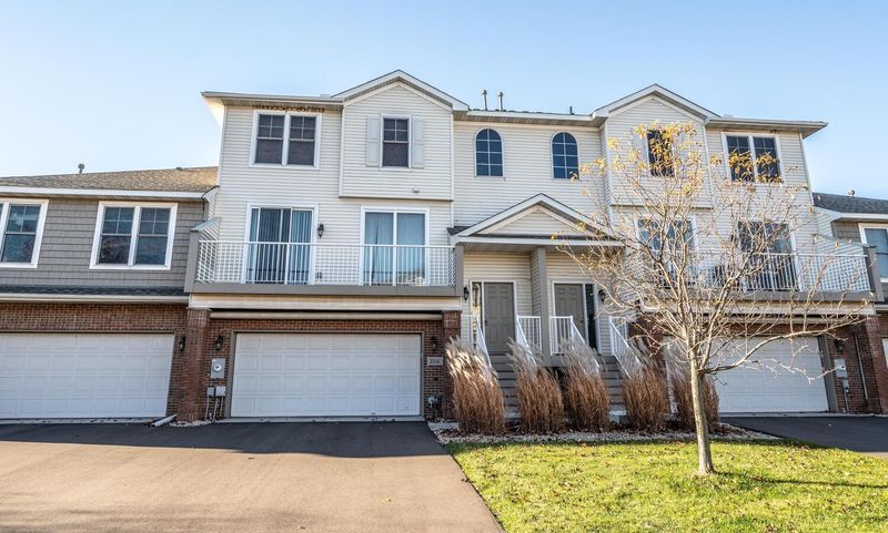 20041 Heritage Dr, Lakeville, MN 55044