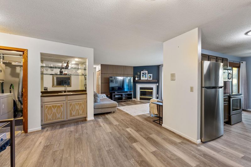 11200 Westwind Dr, Eden Prairie, MN 55344