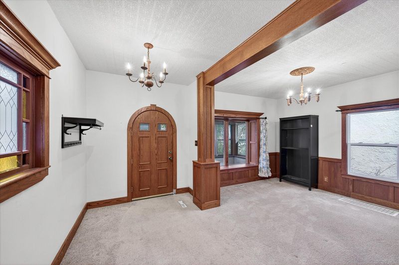 1039 Argyle St, Saint Paul, MN 55103