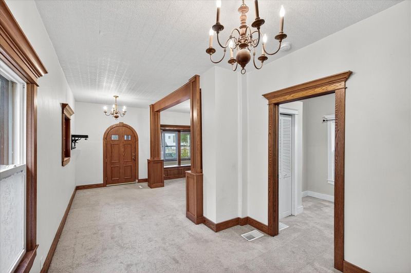 1039 Argyle St, Saint Paul, MN 55103