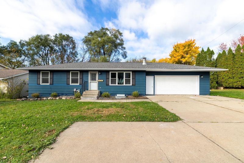 3101 Mcknight Rd N, Maplewood, MN 55109