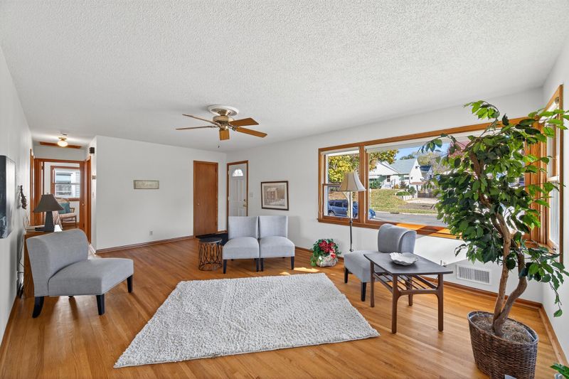 1377 Clarence St, Saint Paul, MN 55106
