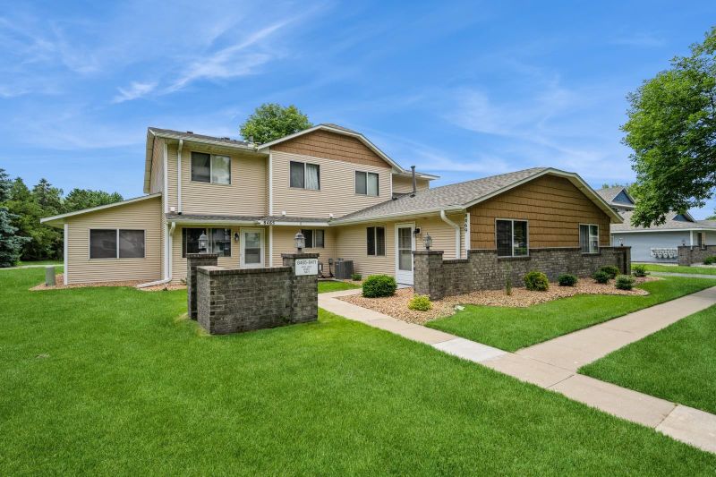 8469 S Pond Trl, Champlin, MN 55316