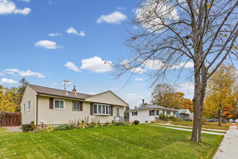 1040 3rd St NW, New Brighton, MN 55112