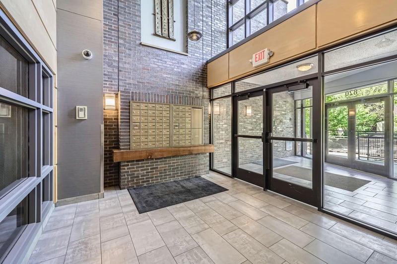 820 Emerald St #307, Saint Paul, MN 55114