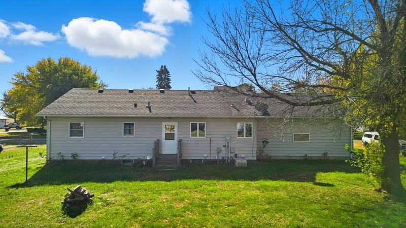 309 E Iowa St, Elmore, MN 56027