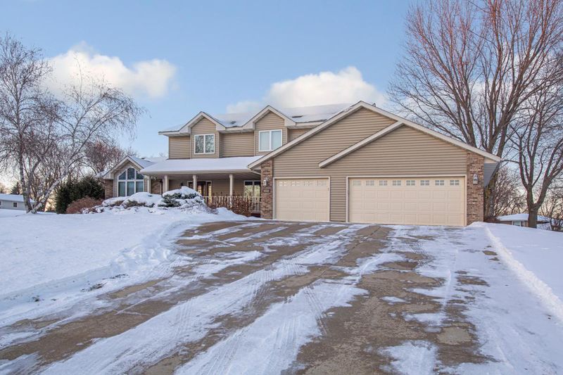 1802 Eagle Ct, Faribault, MN 55021