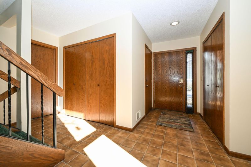 9365 Nesbitt Rd, Bloomington, MN 55437