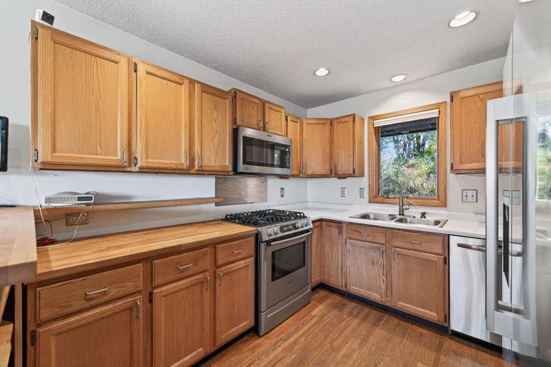54 Bates Ave, Saint Paul, MN 55106