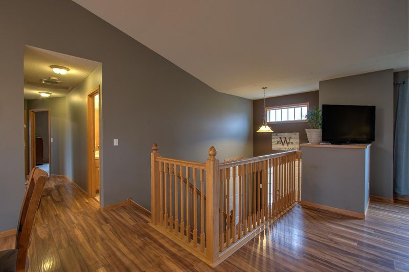 2015 Independence St S, Cambridge, MN 55008