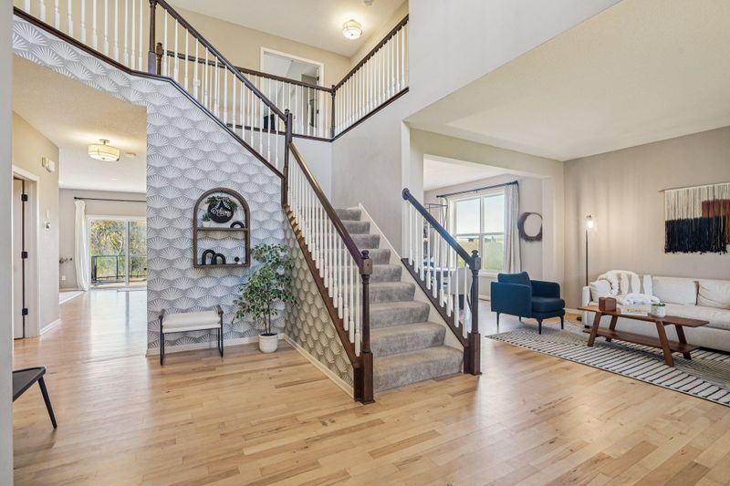 9240 Ellendale Ln, Chanhassen, MN 55317