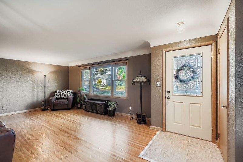 209 Macarthur St W, South Saint Paul, MN 55075