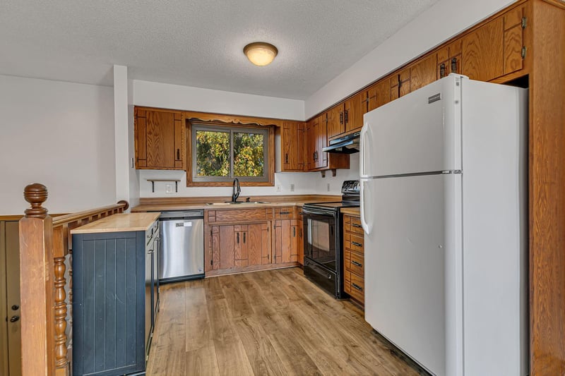 144 9th Ave SE, Saint Joseph, MN 56374