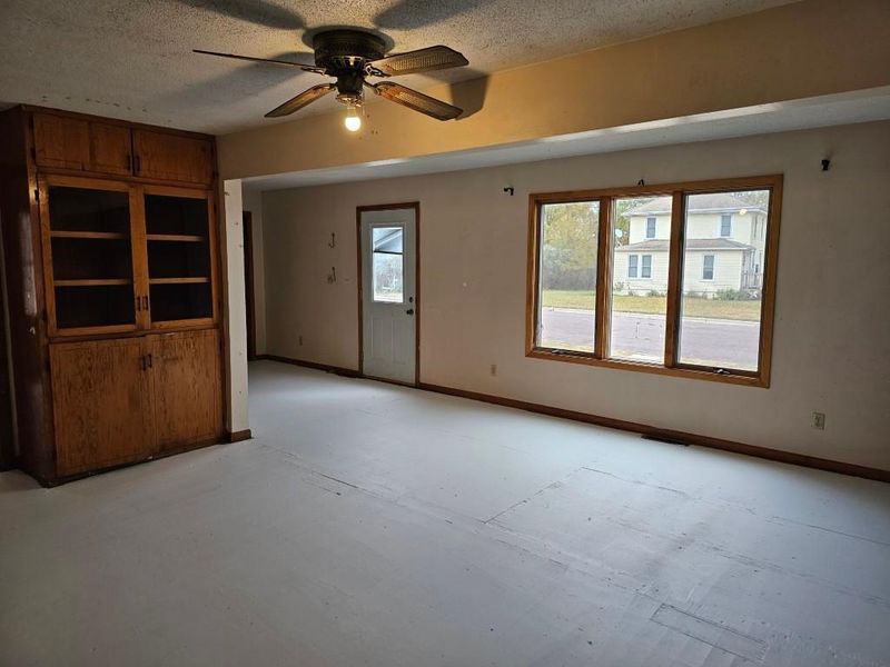 703 Muir Ave, Jackson, MN 56143