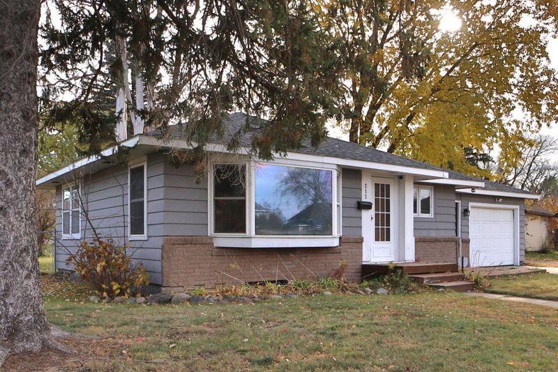 212 8th St NE, Staples, MN 56479