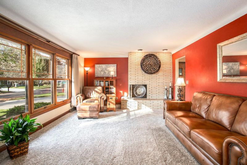 1105 Southfork Dr, River Falls, WI 54022