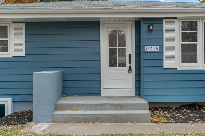 5219 Greenfield Ave, Moundsview, MN 55112