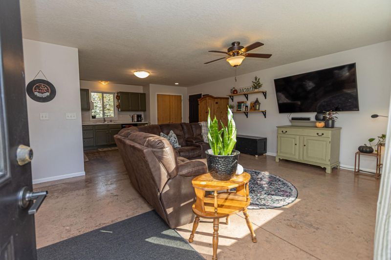 1024 Thomas Dr NE, Alexandria, MN 56308