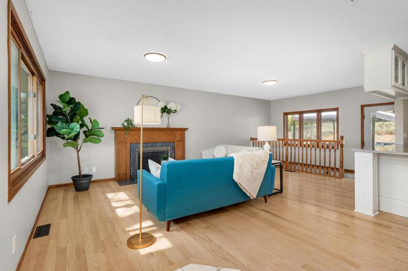 5124 Heritage Hills Dr, Bloomington, MN 55437