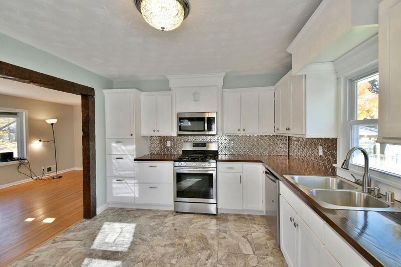 42 Oday St, Maplewood, MN 55119