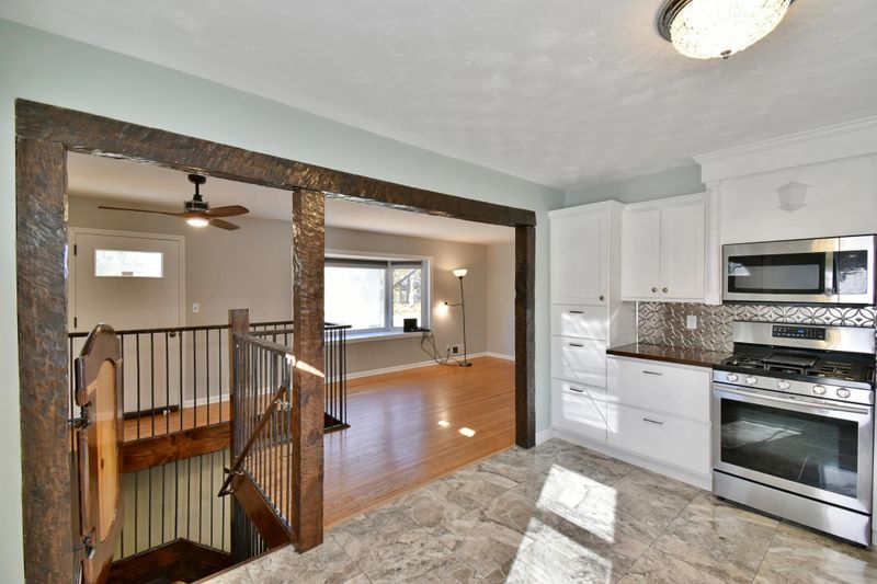 42 Oday St, Maplewood, MN 55119