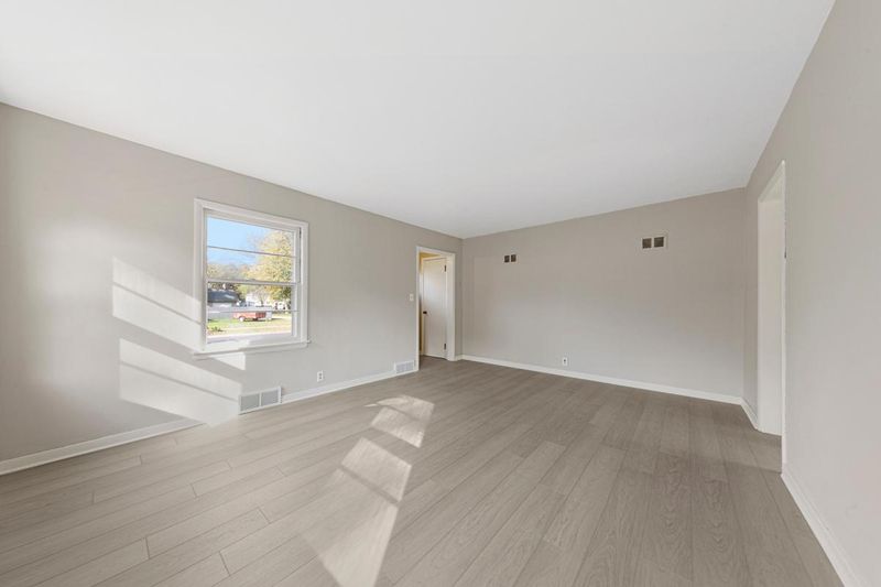 1024 Center St, North Mankato, MN 56003
