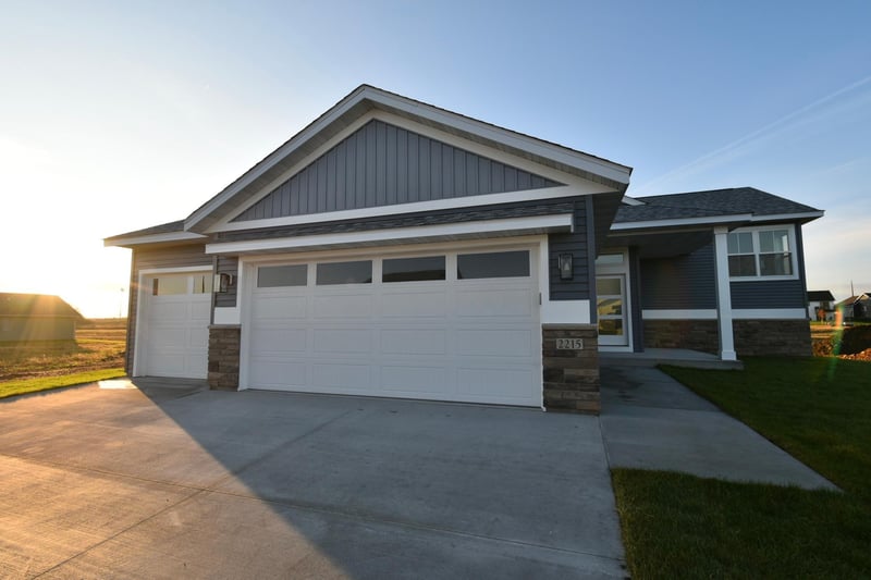 2215 Elk Run Dr SE, Pine Island, MN 55963
