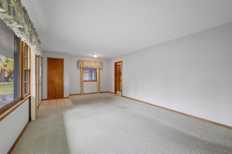 3216 W 81st St, Bloomington, MN 55431