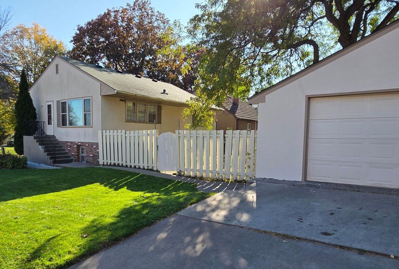 257 15th Ave N, South Saint Paul, MN 55075