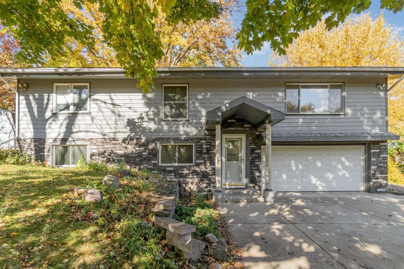 712 E 151st St, Burnsville, MN 55306