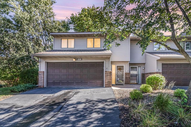 2338 Hillwood Dr E, Maplewood, MN 55119