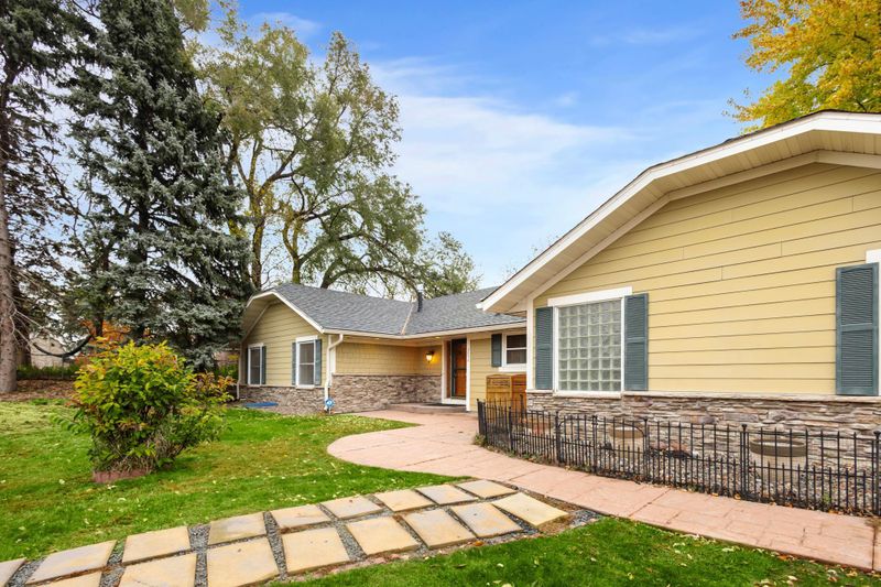 2452 Sunrise Dr, Little Canada, MN 55117