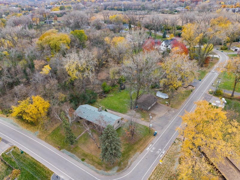 115 Peninsula Rd, Medicine Lake, MN 55441