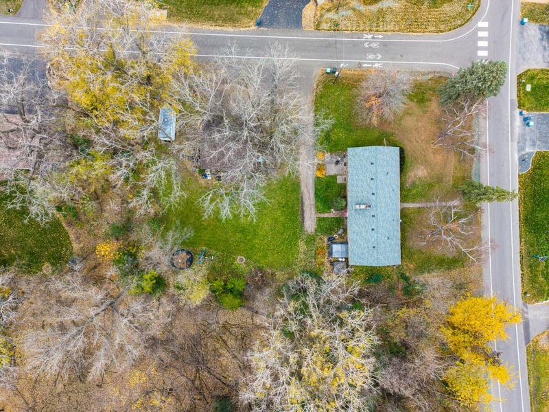 115 Peninsula Rd, Medicine Lake, MN 55441